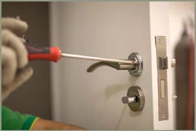 Locksmith Solution Services Houston, TX 713-470-0699 - 68-44-8